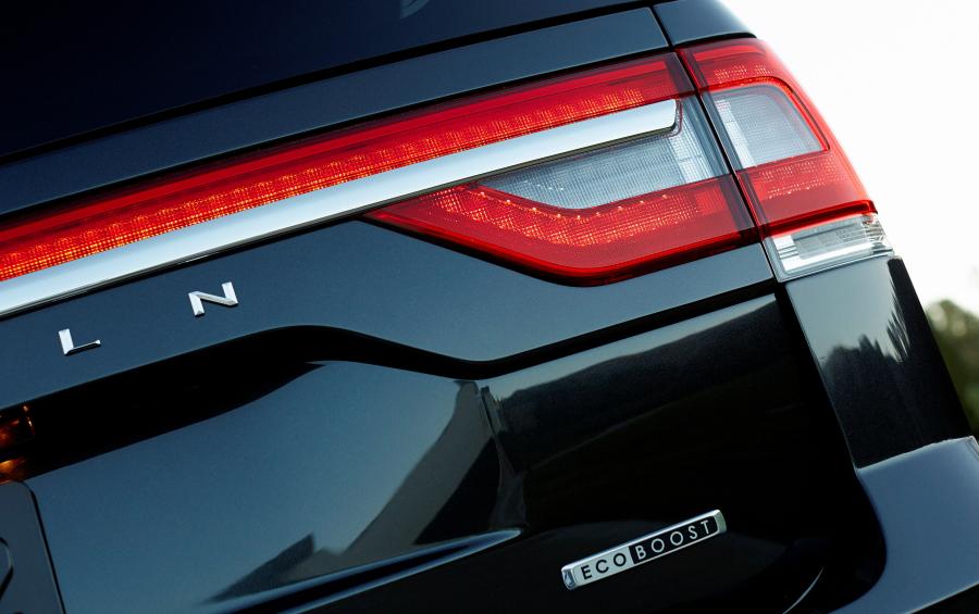 Детали экстерьера Lincoln Navigator L 2014 года  (фото 3 из 9)